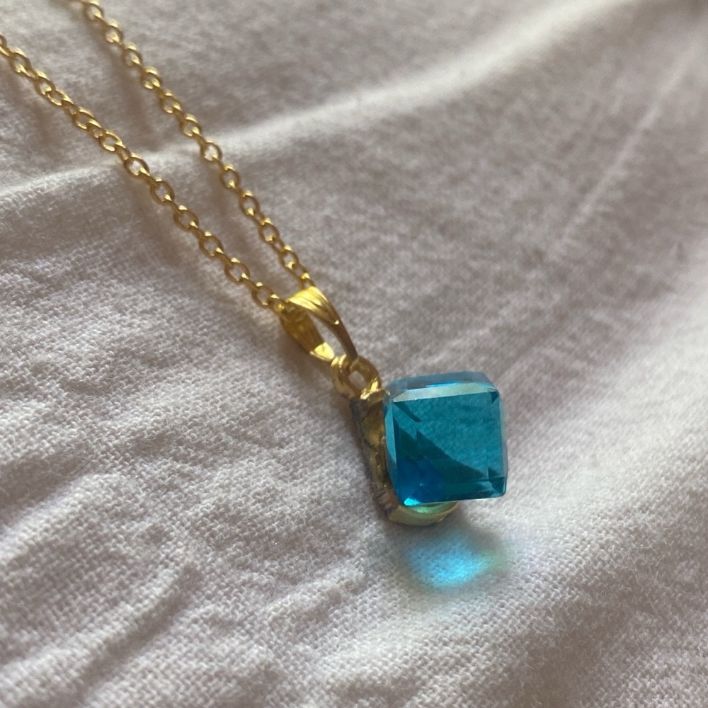 Elegant Gold Necklace with Blue Pendant
